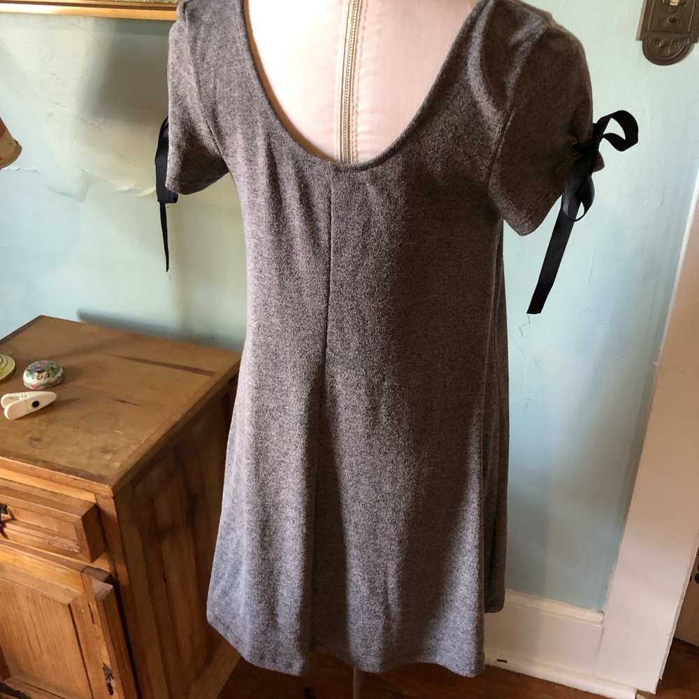 Flowy grey dress with bows - Picture 3 of 5